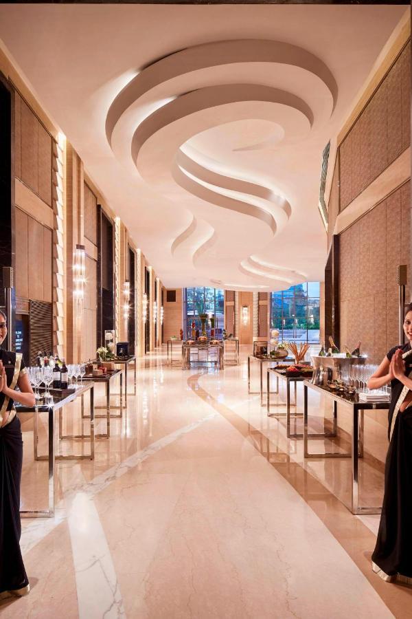 Jw Marriott Mumbai Sahar Airport Hotel Exterior photo